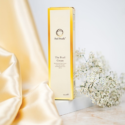 Hydratačný pleťový krém s perlovým práškom a kyselinou hyalurónovou SPF 15 Feel Pearls 50ml
