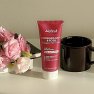 Jemný pleťový scrub s panthenolom a B5 Pomegranate & Rose 100ml