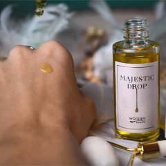 Nocne serum przeciwstarzeniowe do twarzy Majestic Drop Wooden Spoon 30ml