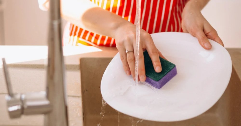 Sparkling clean dishes: hand washing vs. dishwasher, tablets/rinse aid, water hardness