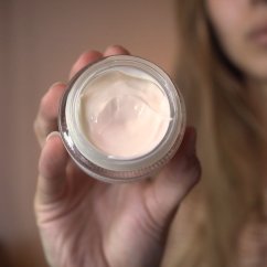Luxusní vyživující denní krém Omega+ Wooden Spoon 50ml