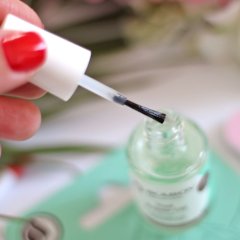 Obnovujúci olej na nechty Tea Tree Ikarov 10 ml Obnovujúci olej na nechty Tea Tree Ikarov 10 ml