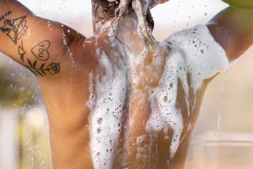 Wie man ein Herren-Duschgel nach Hauttyp (trocken/fettig/empfindlich) sowie nach Duft oder Milde auswählt.