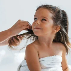 Sprej pre ľahké rozčesávanie detských vláskov s vôňou melóna a kokosu Attitude Super leaves Kids 240ml