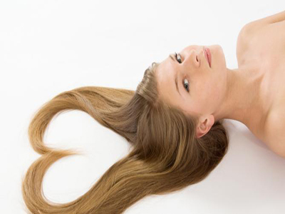 Péče o vaše vlasy za pomocí kondicionéru a masek na vlasy.
