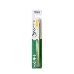 Szczoteczka do zębów Soft z ergonomicznym wygięciem, włosiem 6580 w kolorze zielonym Nordics Oral Care