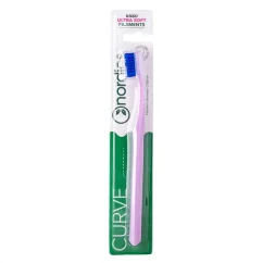 Zubná kefka Ultra Soft s ergonomickým zahnutím 6580 štetín svetlo fialová s modrými štetinami Nordics Oral Care
