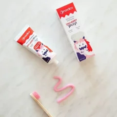 Zubná pasta detská prírodná jahodová NORDICS 50ml Zubná pasta detská prírodná jahodová NORDICS 50ml