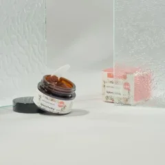 Peeling do skóry dzikiej róży dla skóry suchej i wrażliwej Kvitok 30ml