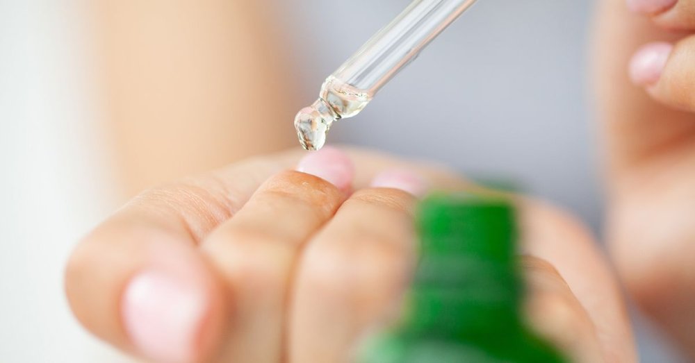 The power of botanical and essential oils for a perfect manicure
