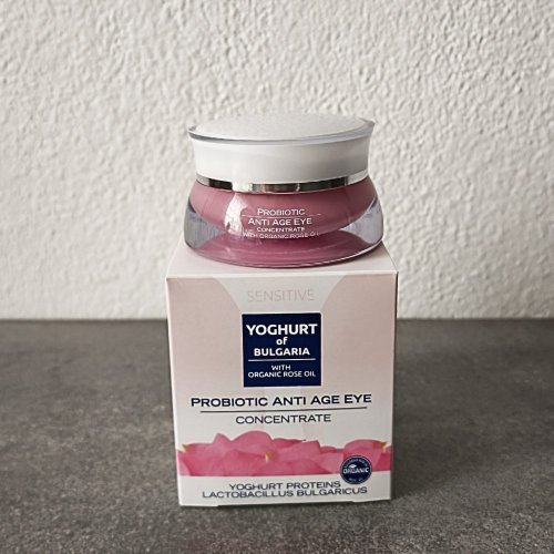 Očný koncentrát proti vráskam probiotický s organickým ružovým olejom YOGHURT OF BULGARIA 40 ml