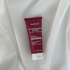 Delikatny peeling do twarzy z pantenolem i B5 Pomegranate & Rose 100ml