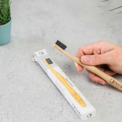 Bambusový kartáček na zuby s aktivním uhlím pro dospělé NORDICS