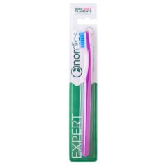 Zubná kefka Soft s ergonomickým zahnutím 6580 štetín tmavo fialová Nordics Oral Care Zubná kefka Soft s ergonomickým zahnutím 6580 štetín tmavo fialová Nordics Oral Care