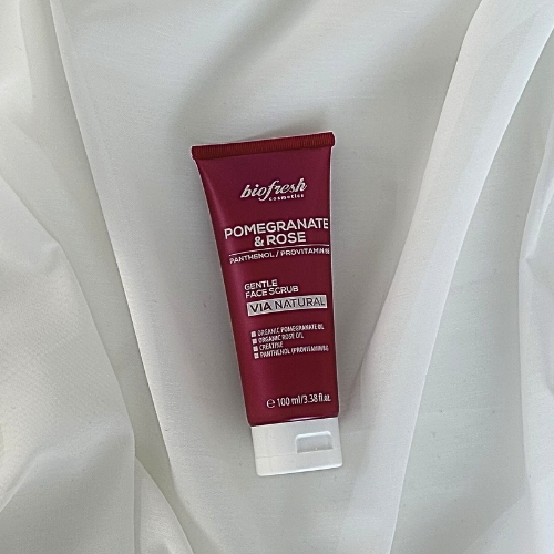 Jemný pleťový scrub s panthenolom a B5 Pomegranate & Rose 100ml