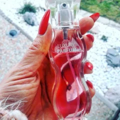 Luxuriöses Parfüm mit Rosenöl Regina Roses 50 ml
