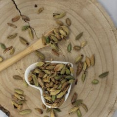 Echter Kardamom - ganze Frucht - Elettaria cardamomum - Fructus cardamomi Emerosa