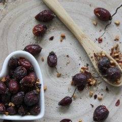 Hagebutte - ganze Frucht - Rosa canina - Fructus cynosbati Emerosa