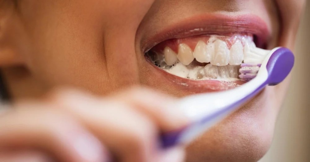 Dental plaque vs. tartar - how they form, how to tell them apart, and what a tartar-control toothpaste can do.