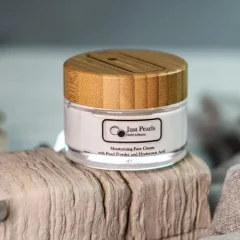 Hidratáló bőrápoló krém gyöngyházporral és hialuronsavval SPF 15 Feel Pearls 15ml