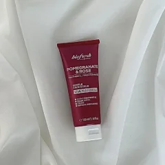 Gentle skin scrub with panthenol and B5 Pomegranate & Rose 100ml Gentle skin scrub with panthenol and B5 Pomegranate & Rose 100ml
