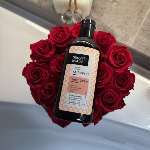 Šampon na kontrolu mazu pro mastné vlasy Nuggela & Sulé 250ml
