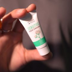 Krémový deodorant sensitive v tubě Wooden Spoon 10 ml vzorek