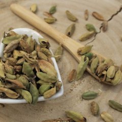 Echter Kardamom - ganze Frucht - Elettaria cardamomum - Fructus cardamomi Emerosa