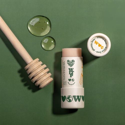 Prírodný balzam na pery Sweet Honey We Love the Planet 4,9 g