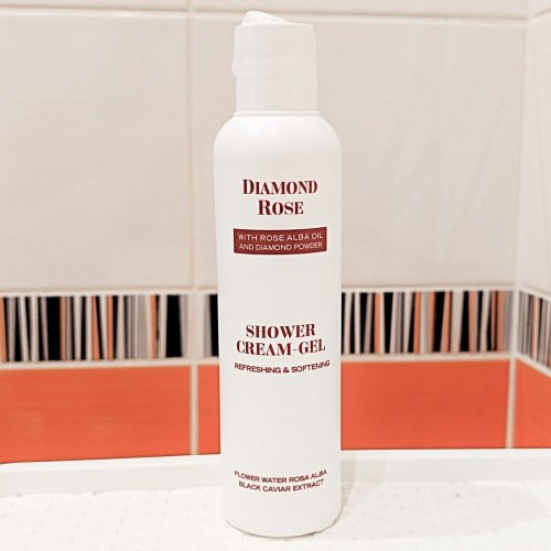 Orzeźwiający żel pod prysznic Diamond Rose Biofresh 200 ml