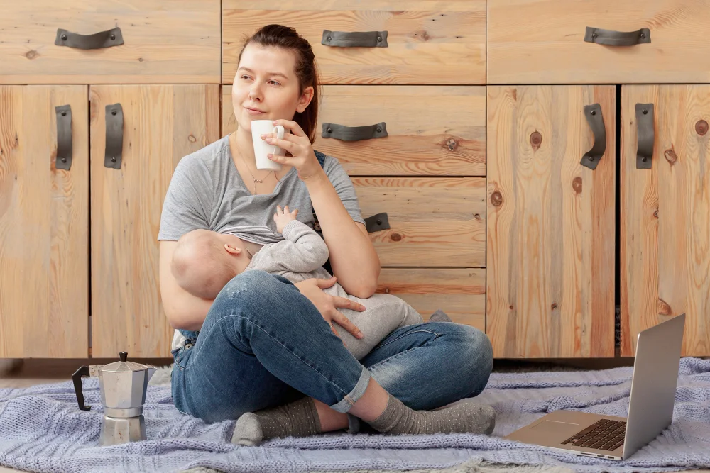 Herbaty dla karmiących i świeżo upieczonych mam: które mają sens, do czego służą (mleko, trawienie, relaks) i kiedy lepiej nie