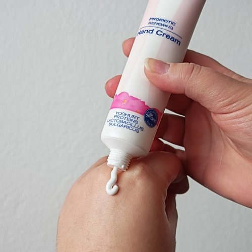 Krém na ruky regeneračný probiotický s organickým ružovým olejom YOGHURT OF BULGARIA 75 ml