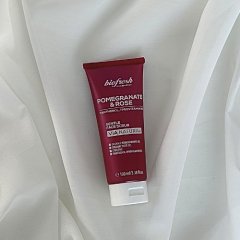 Sanftes Gesichtspeeling mit Panthenol und B5 Pomegranate & Rose 100ml