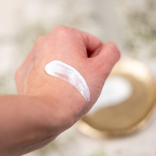 Hydratačný pleťový krém s perlovým práškom a kyselinou hyalurónovou SPF 15 Feel Pearls 50ml
